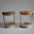 frasco de vidro para velas com tampo e fundo de madeira